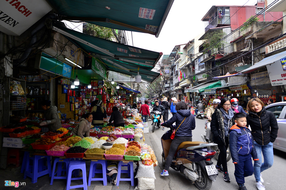 Người Hà Nội tấp nập đi sắm Tết sớm